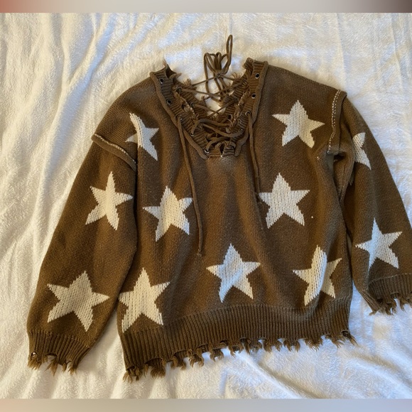 Boutique distressed sweater - Picture 1 of 5